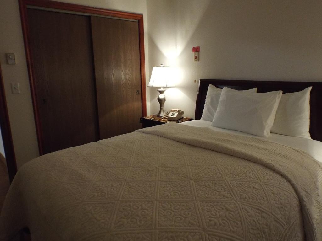 Greenwood Village Inn & Suites Kalispell Rom bilde